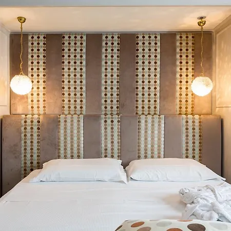 - Monti Bed & Breakfast