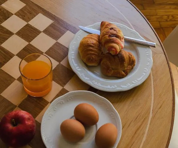 - Monti Bed & Breakfast