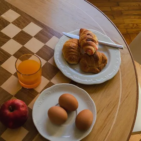 - Monti Frühstückspension